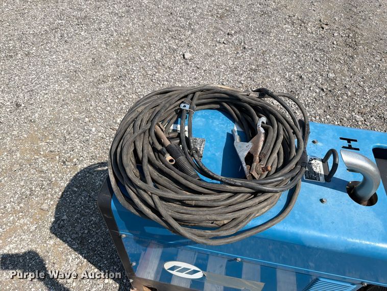 image for item EO8622 Miller Bobcat 225 welder/generator