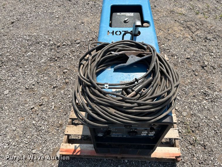image for item EO8622 Miller Bobcat 225 welder/generator