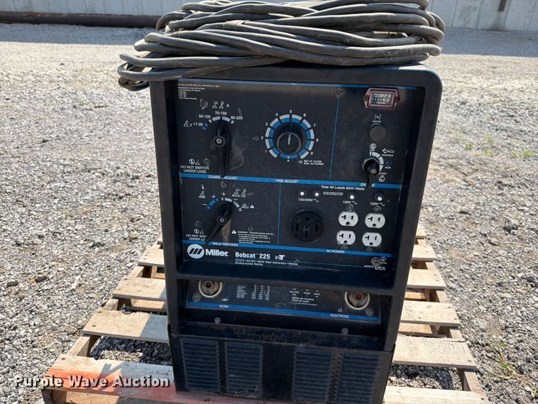 image for item EO8622 Miller Bobcat 225 welder/generator