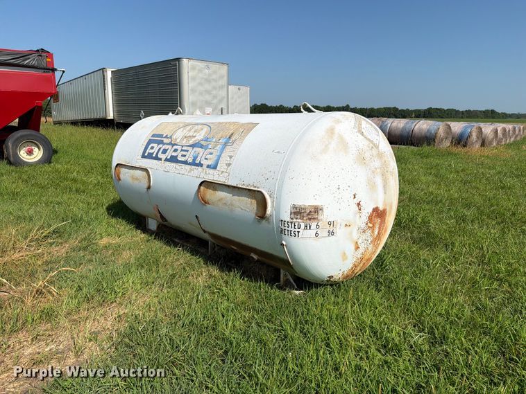 image for item EO8631 Colombian Steel Tank Co. propane tank