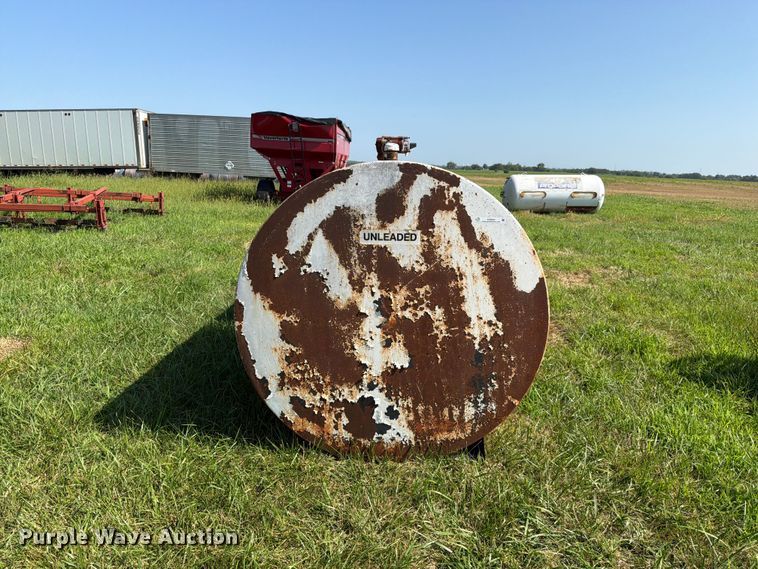 image for item EO8632 (2) 1000 gallon fuel tanks