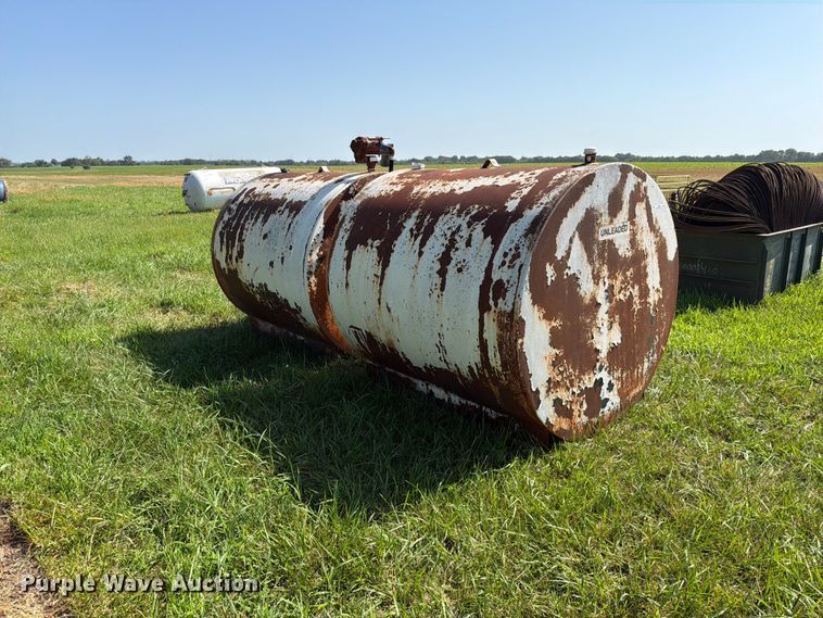 image for item EO8632 (2) 1000 gallon fuel tanks
