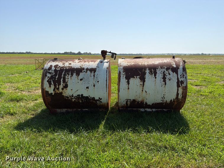 image for item EO8632 (2) 1000 gallon fuel tanks
