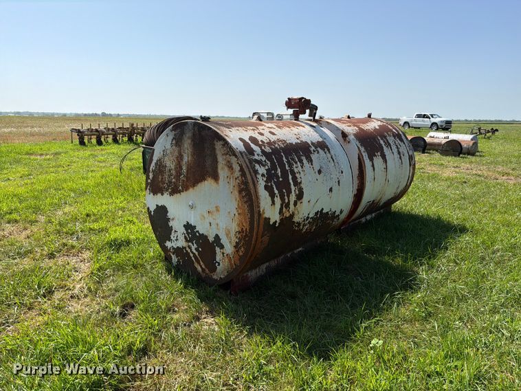image for item EO8632 (2) 1000 gallon fuel tanks