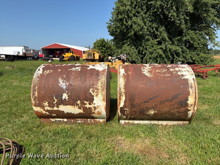 image for item EO8632 (2) 1000 gallon fuel tanks