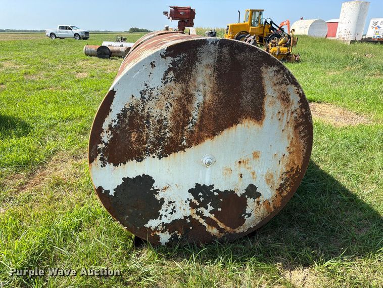 image for item EO8632 (2) 1000 gallon fuel tanks