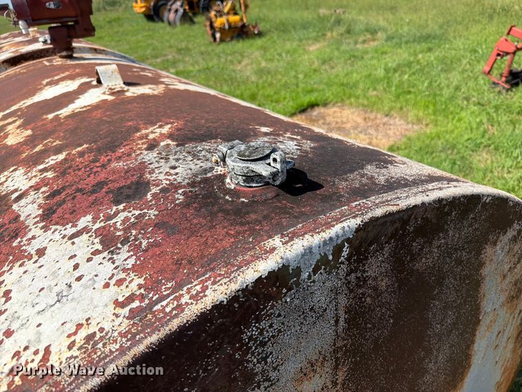image for item EO8632 (2) 1000 gallon fuel tanks