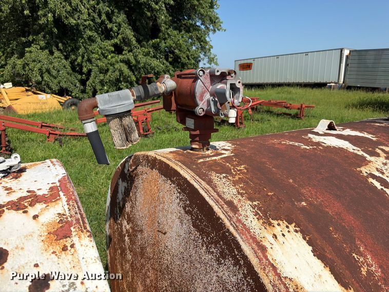 image for item EO8632 (2) 1000 gallon fuel tanks