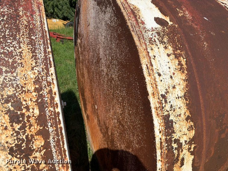 image for item EO8632 (2) 1000 gallon fuel tanks