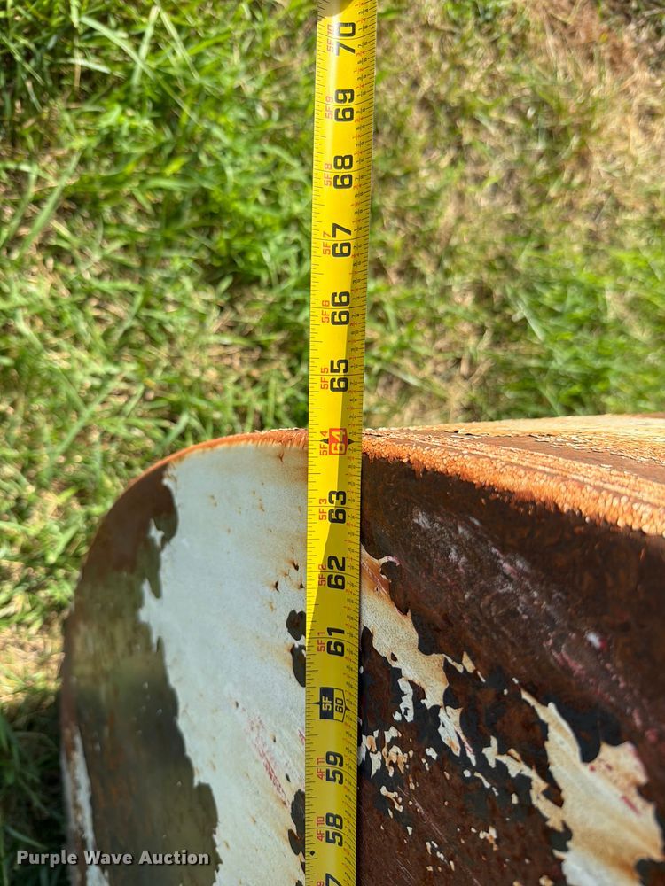 image for item EO8632 (2) 1000 gallon fuel tanks