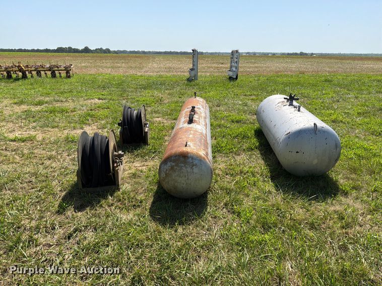 image for item EO8634 (2) propane tanks