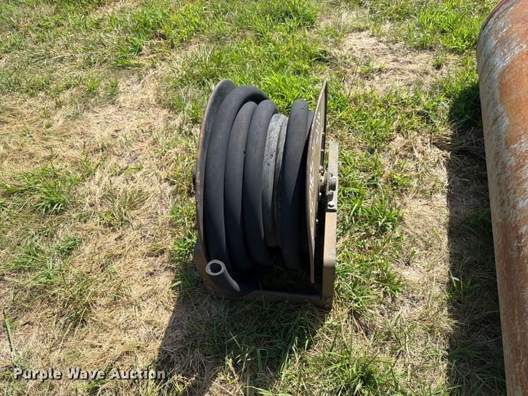 image for item EO8634 (2) propane tanks