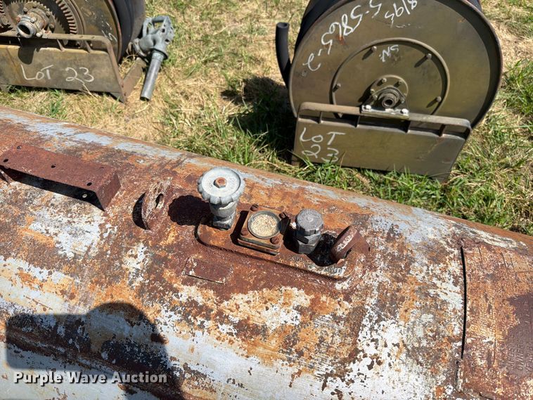 image for item EO8634 (2) propane tanks