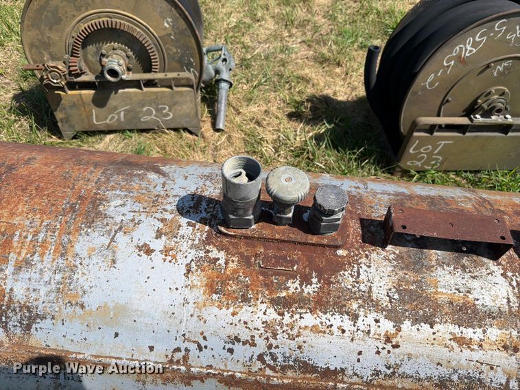 image for item EO8634 (2) propane tanks