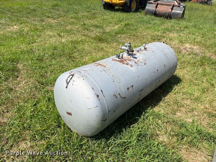 image for item EO8634 (2) propane tanks