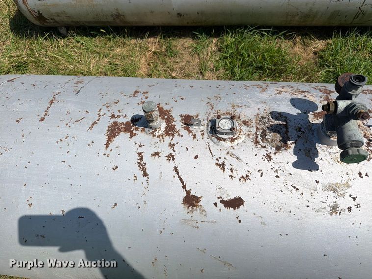image for item EO8634 (2) propane tanks