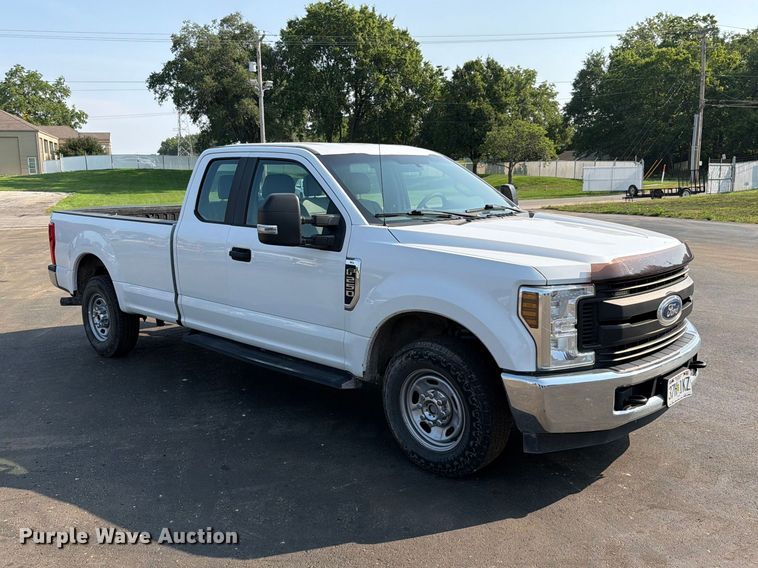 image for item EO8645 2019 Ford F250 Super Duty XL Ext. Cab pickup truck