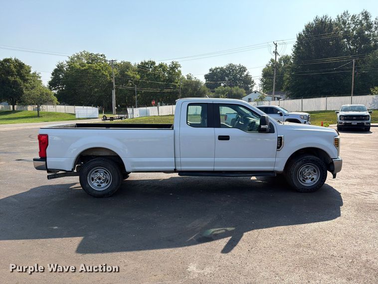 image for item EO8645 2019 Ford F250 Super Duty XL Ext. Cab pickup truck