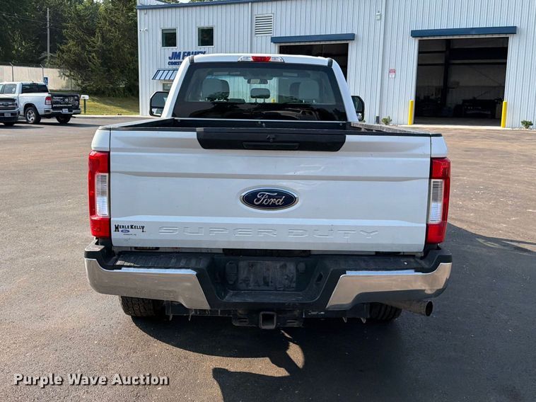 image for item EO8645 2019 Ford F250 Super Duty XL Ext. Cab pickup truck