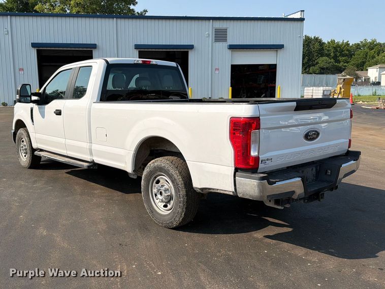 image for item EO8645 2019 Ford F250 Super Duty XL Ext. Cab pickup truck