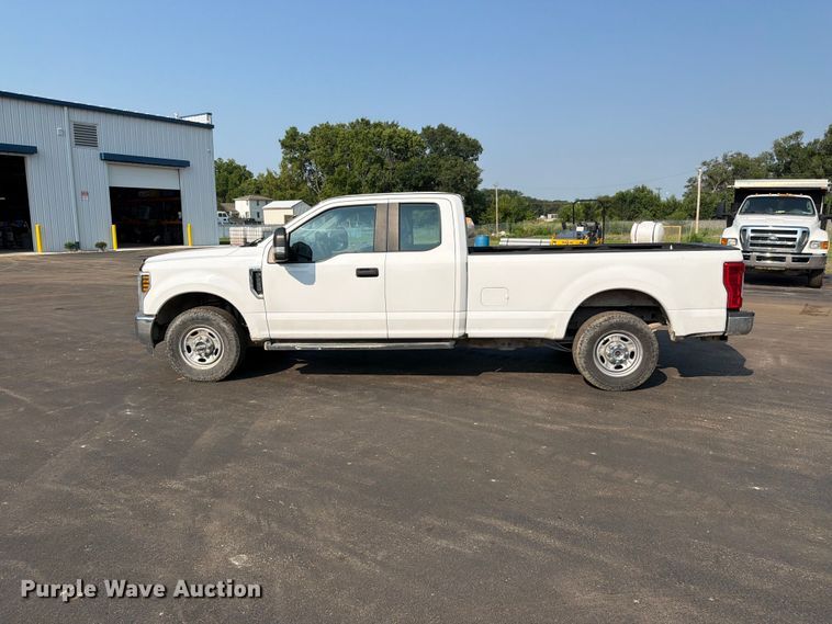 image for item EO8645 2019 Ford F250 Super Duty XL Ext. Cab pickup truck