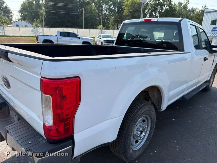 image for item EO8645 2019 Ford F250 Super Duty XL Ext. Cab pickup truck