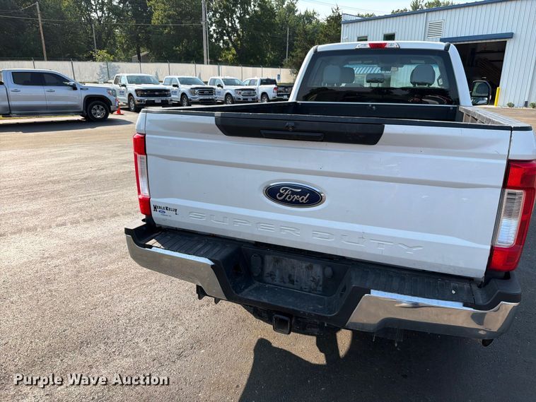 image for item EO8645 2019 Ford F250 Super Duty XL Ext. Cab pickup truck