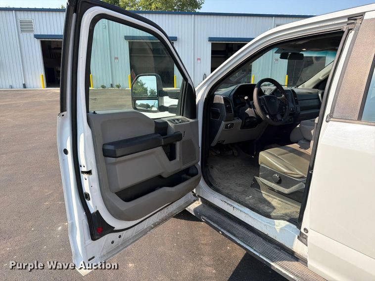 image for item EO8645 2019 Ford F250 Super Duty XL Ext. Cab pickup truck