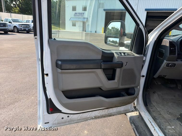 image for item EO8645 2019 Ford F250 Super Duty XL Ext. Cab pickup truck
