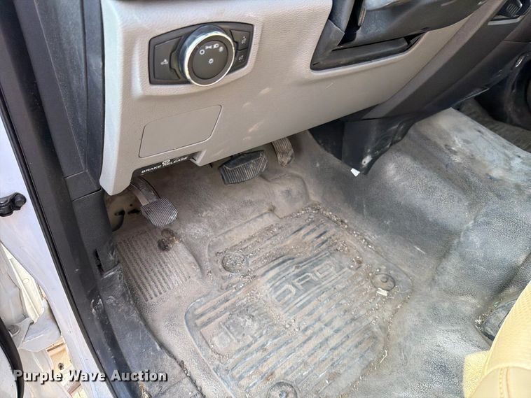 image for item EO8645 2019 Ford F250 Super Duty XL Ext. Cab pickup truck