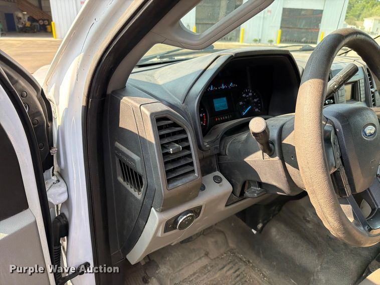 image for item EO8645 2019 Ford F250 Super Duty XL Ext. Cab pickup truck