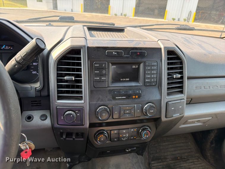 image for item EO8645 2019 Ford F250 Super Duty XL Ext. Cab pickup truck
