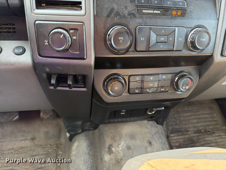 image for item EO8645 2019 Ford F250 Super Duty XL Ext. Cab pickup truck