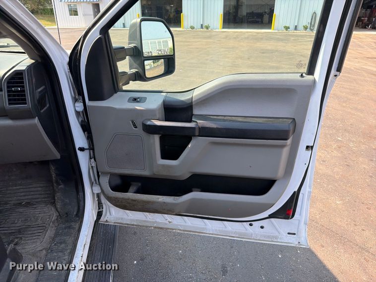 image for item EO8645 2019 Ford F250 Super Duty XL Ext. Cab pickup truck