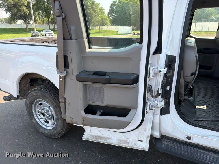 image for item EO8645 2019 Ford F250 Super Duty XL Ext. Cab pickup truck