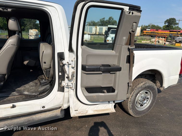 image for item EO8645 2019 Ford F250 Super Duty XL Ext. Cab pickup truck