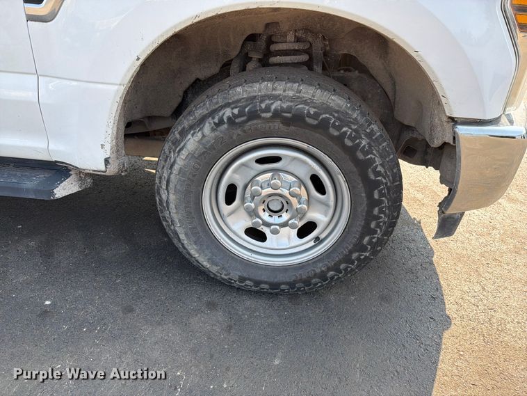 image for item EO8645 2019 Ford F250 Super Duty XL Ext. Cab pickup truck