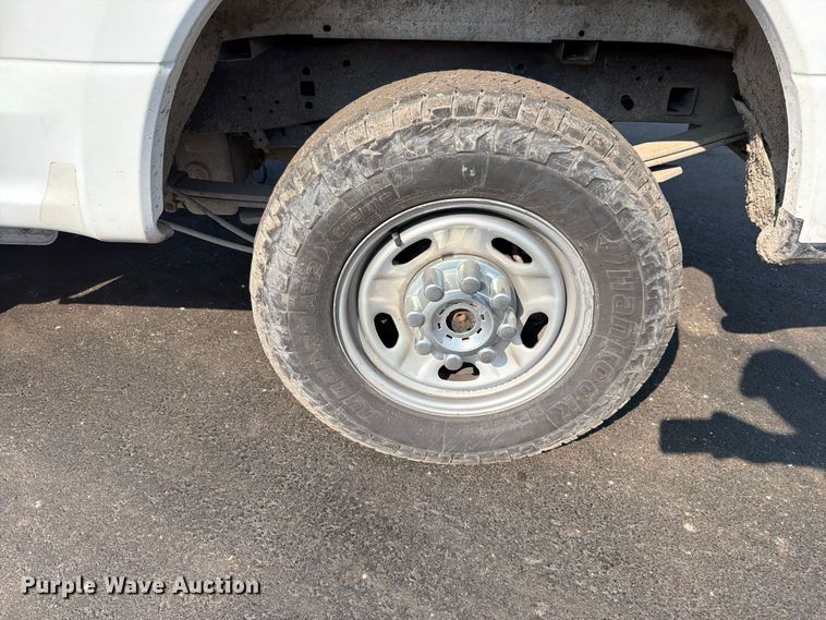 image for item EO8645 2019 Ford F250 Super Duty XL Ext. Cab pickup truck