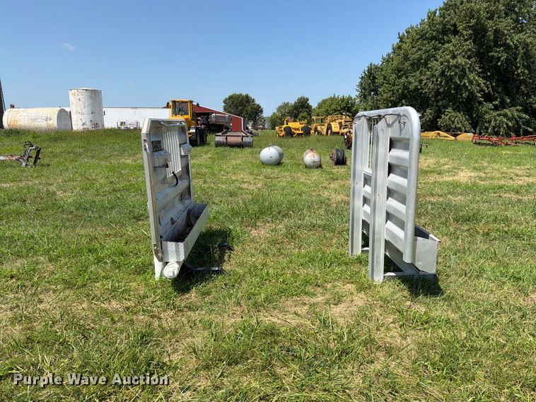 image for item EO8647 (2) Aluminum headache racks