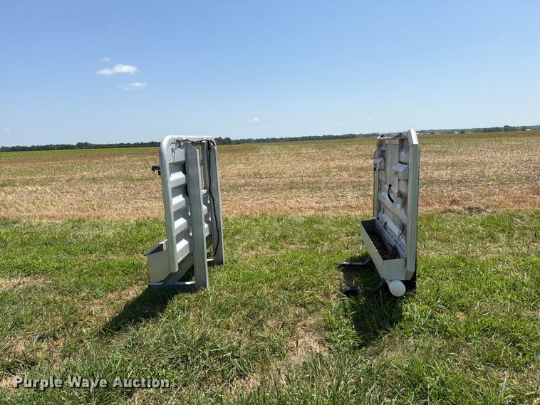 image for item EO8647 (2) Aluminum headache racks