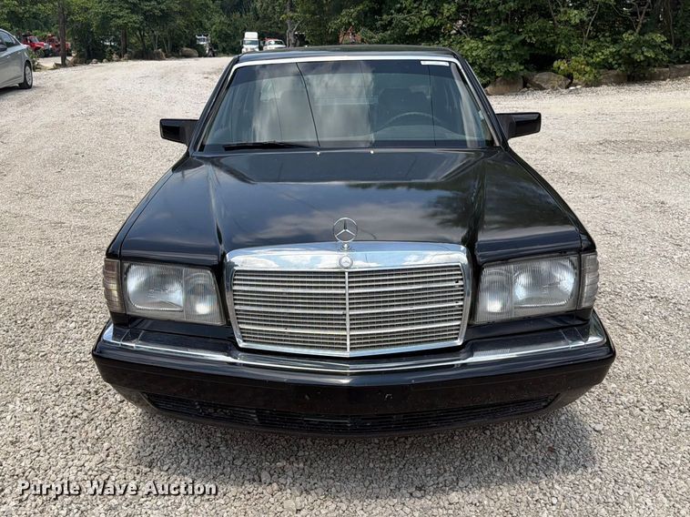 image for item EO8669 1983 Mercedes-Benz 300 