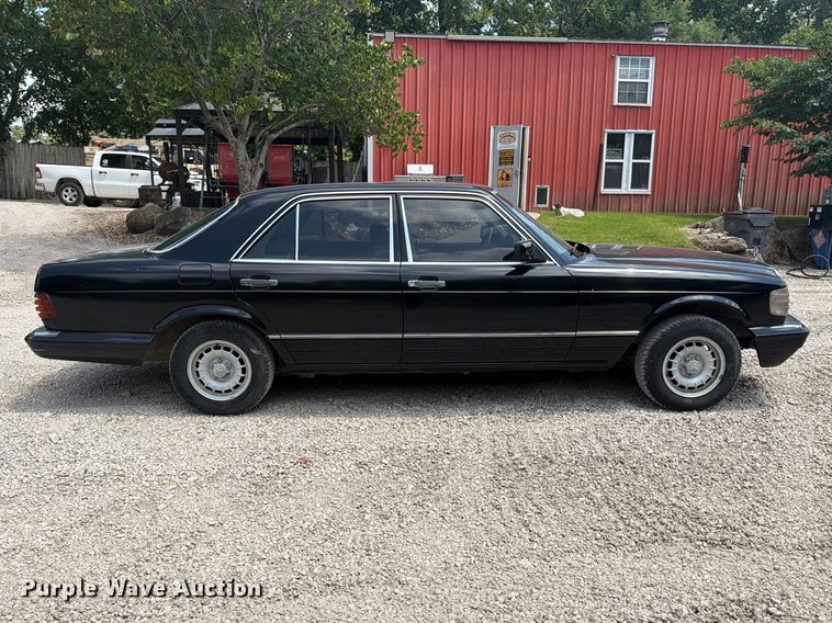 image for item EO8669 1983 Mercedes-Benz 300 