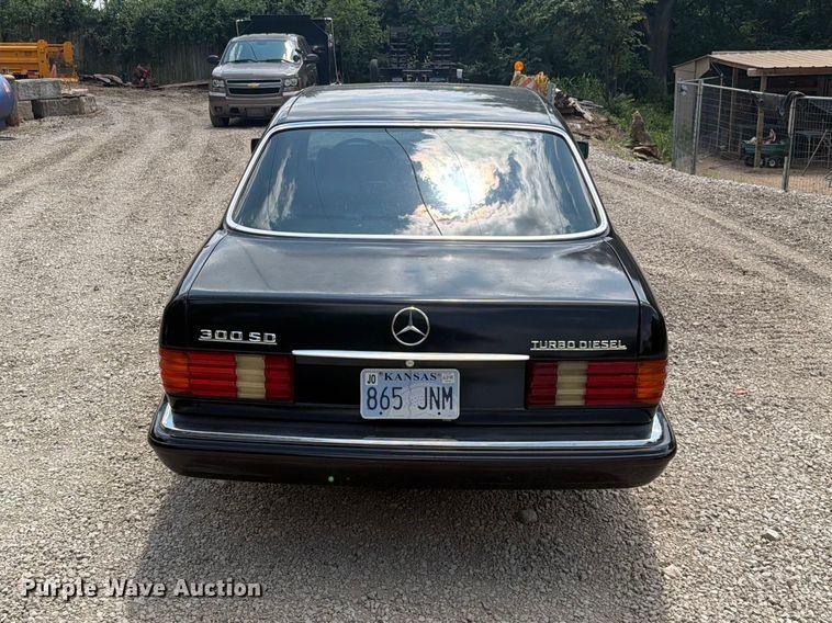 image for item EO8669 1983 Mercedes-Benz 300 