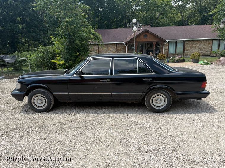 image for item EO8669 1983 Mercedes-Benz 300 