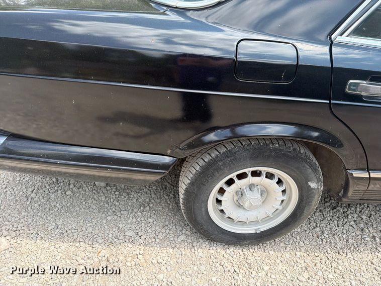 image for item EO8669 1983 Mercedes-Benz 300 
