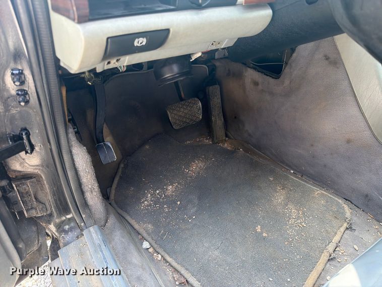 image for item EO8669 1983 Mercedes-Benz 300 