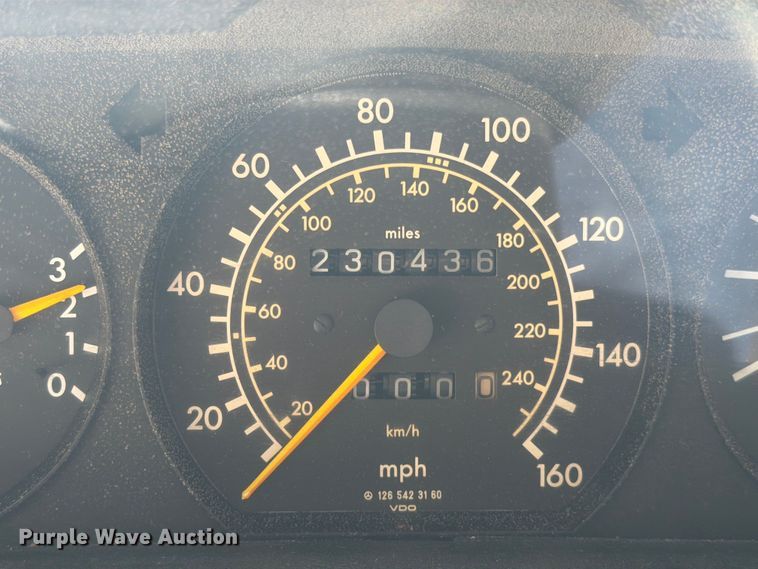 image for item EO8669 1983 Mercedes-Benz 300 
