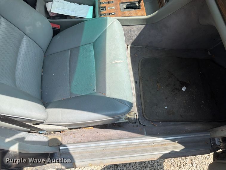 image for item EO8669 1983 Mercedes-Benz 300 