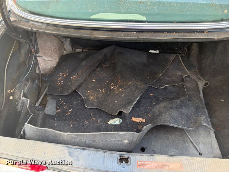 image for item EO8669 1983 Mercedes-Benz 300 