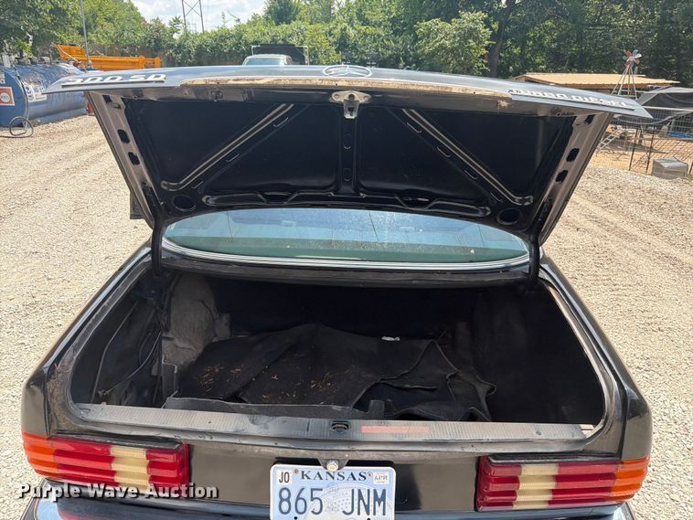 image for item EO8669 1983 Mercedes-Benz 300 